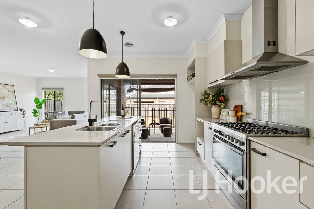 4 Thornbury Way, WILLIAMS LANDING, VIC 3027