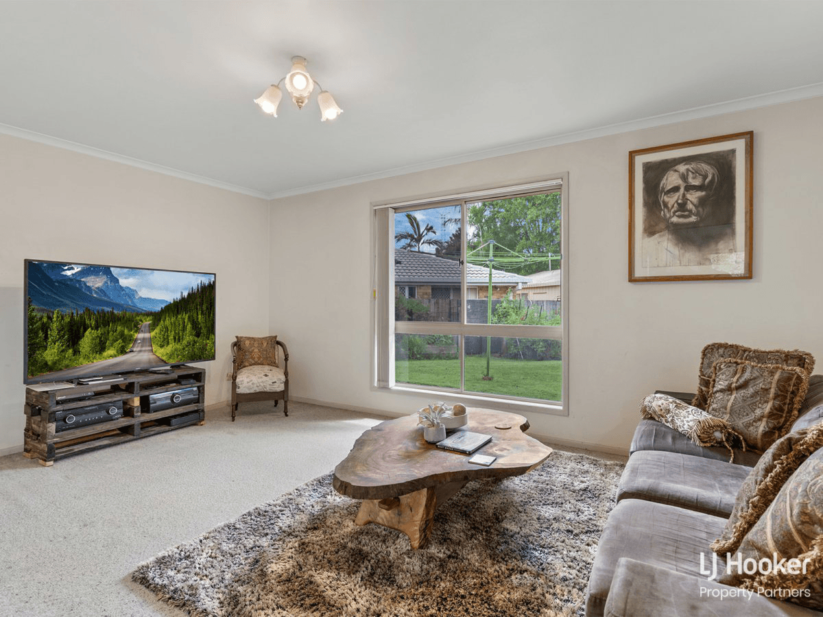 54 Blue Grass Crescent, EIGHT MILE PLAINS, QLD 4113