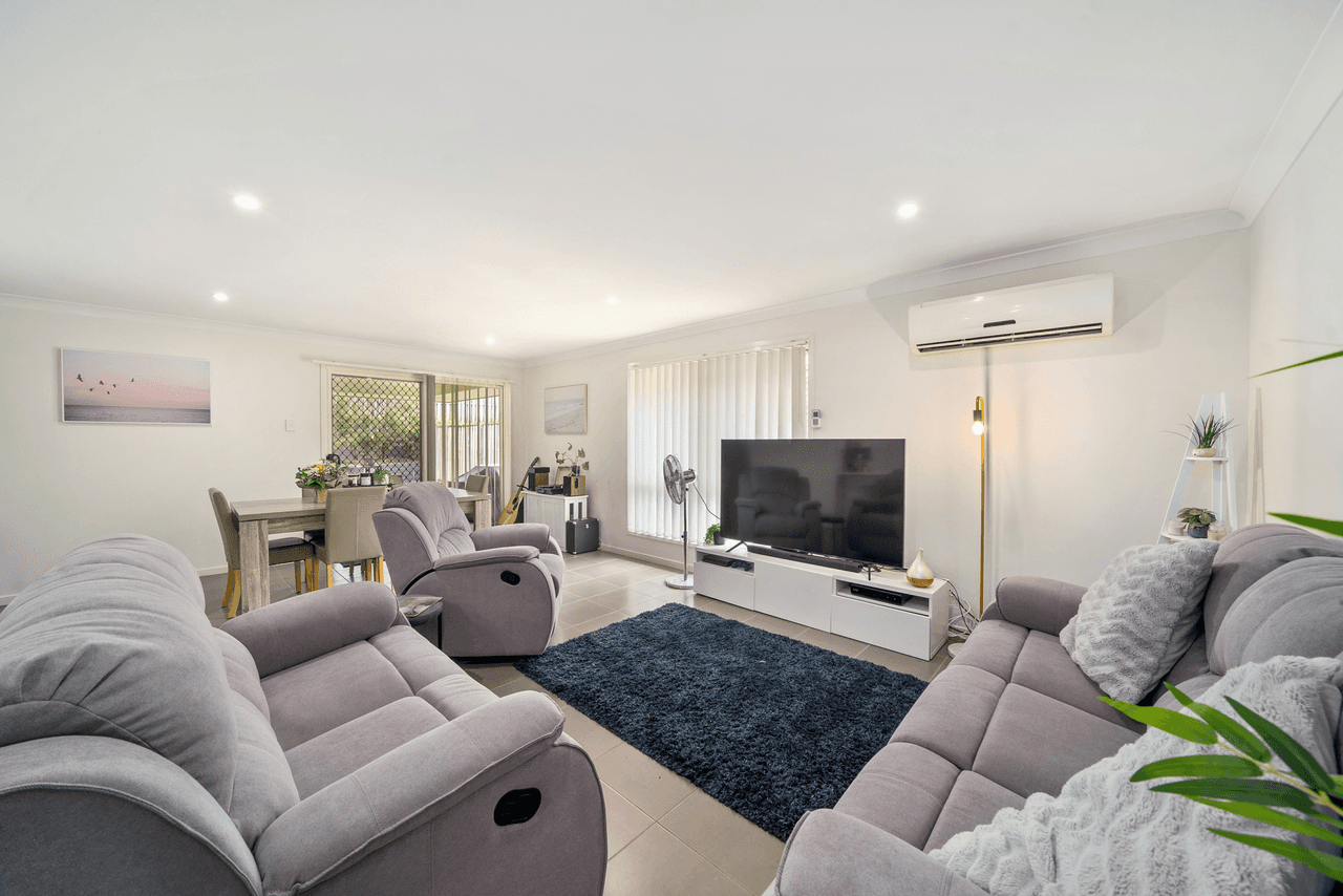 12 Bowerbird Crescent, DAKABIN, QLD 4503