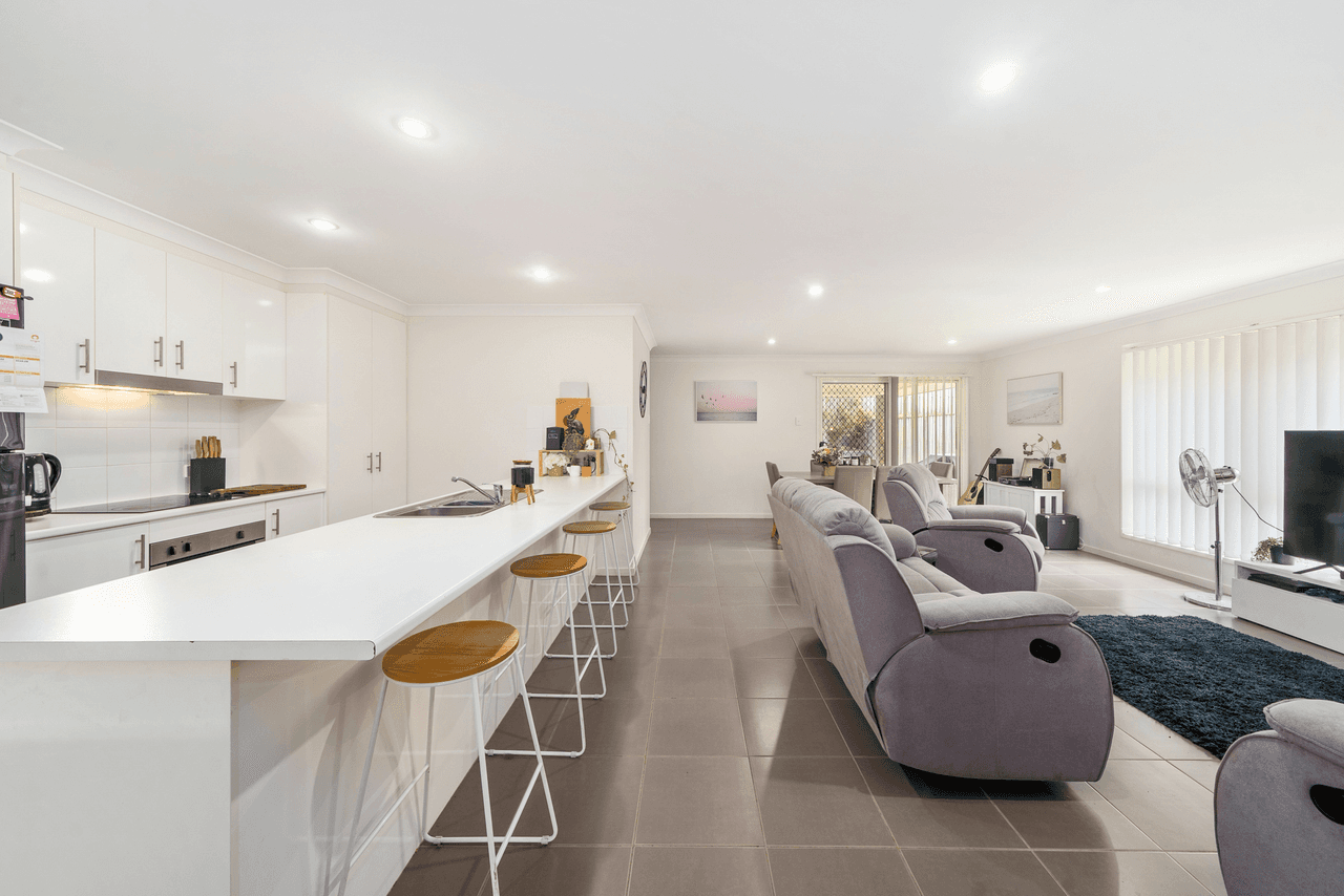 12 Bowerbird Crescent, DAKABIN, QLD 4503