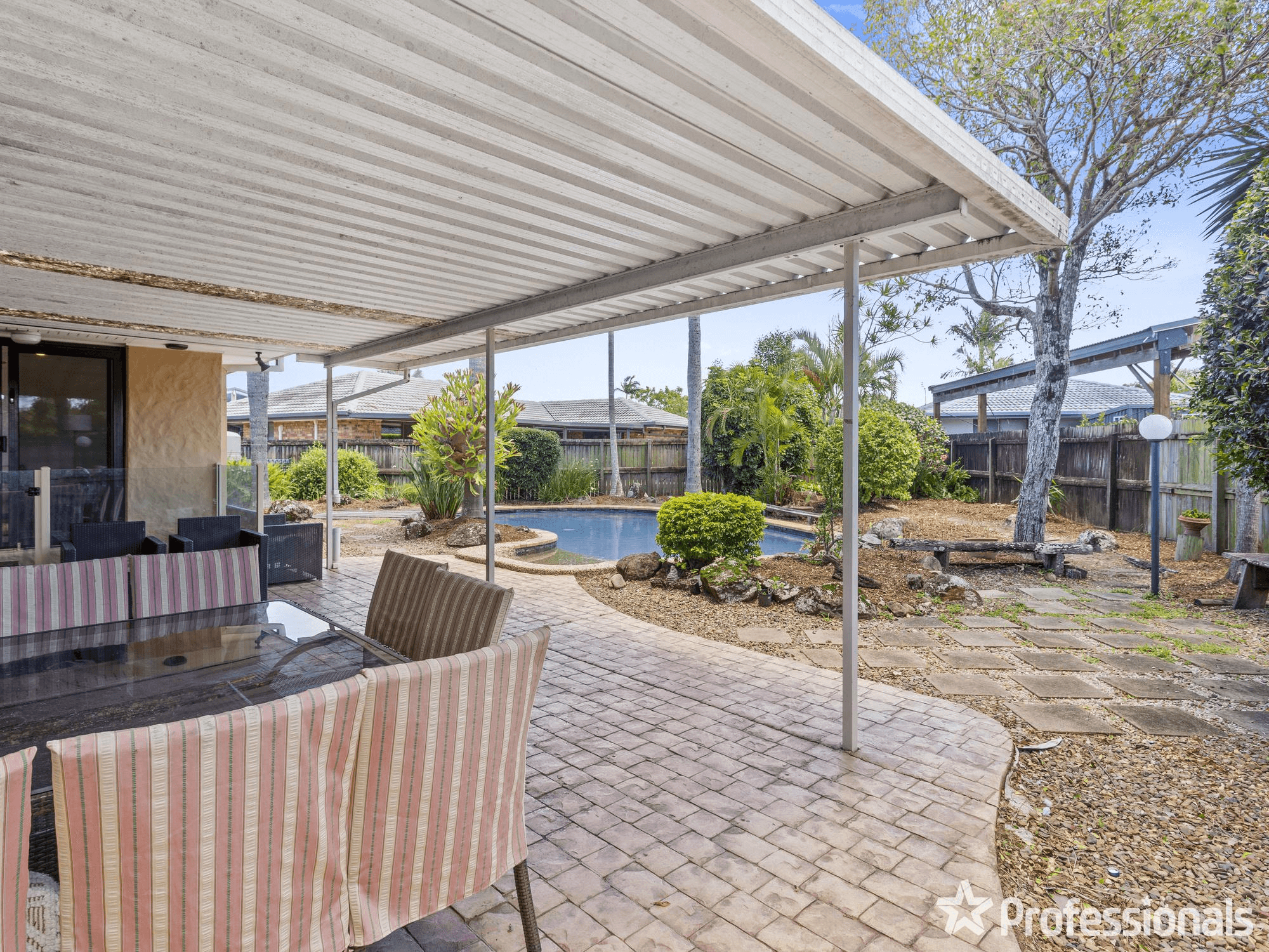 6 Swan Place, BURLEIGH WATERS, QLD 4220