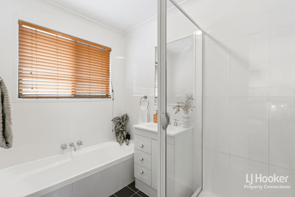 1 Folkstone Avenue, Albany Creek, QLD 4035