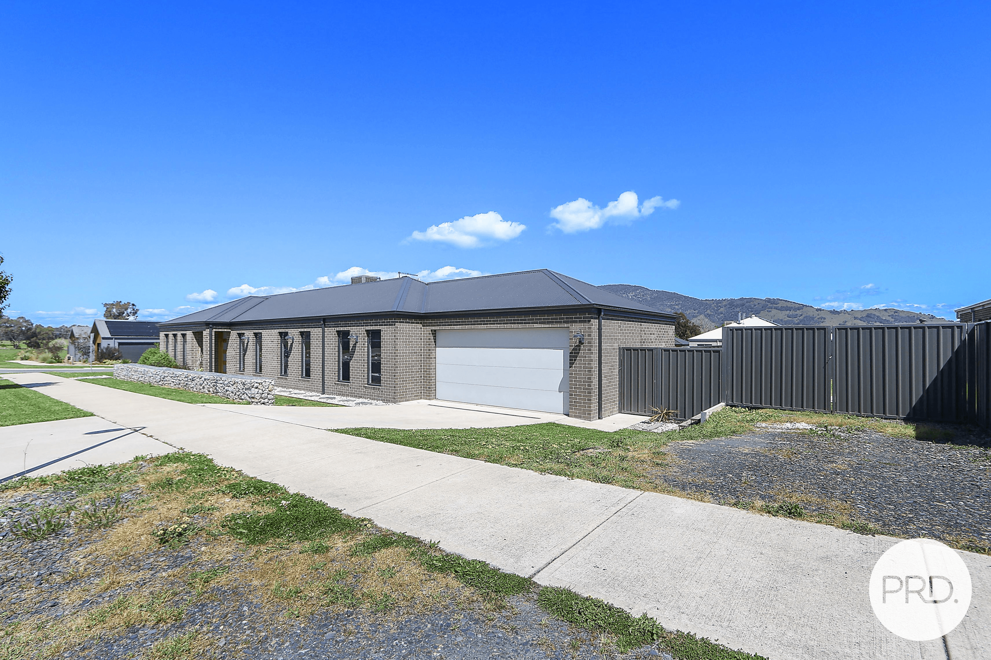 13 Pearce Street, TANGAMBALANGA, VIC 3691