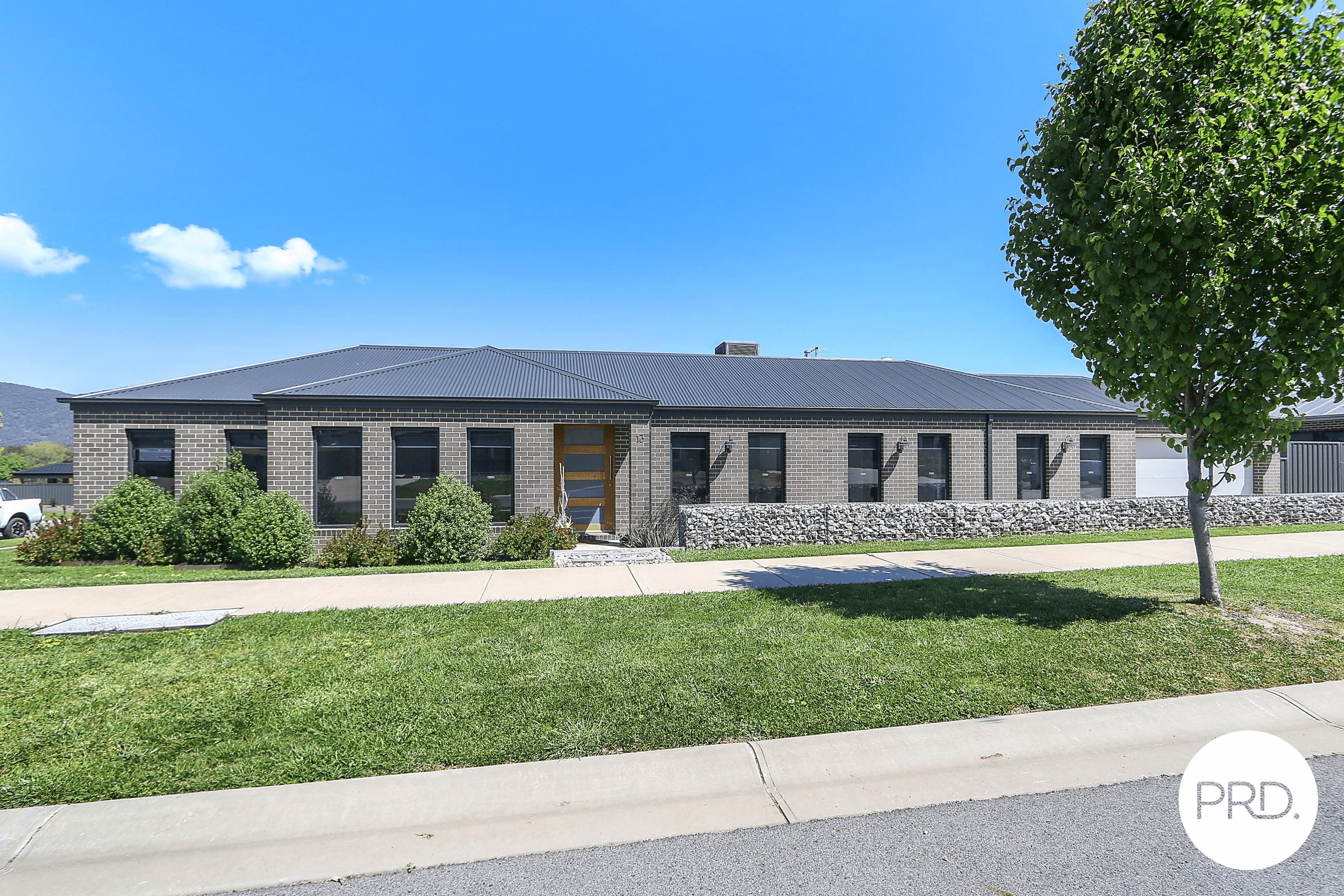 13 Pearce Street, TANGAMBALANGA, VIC 3691