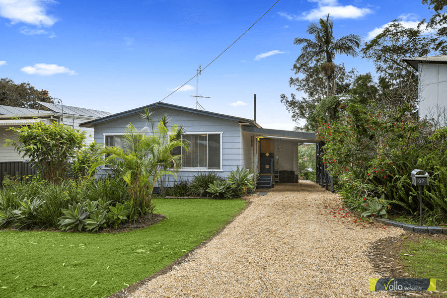 37 BANYANDAH ROAD, HYLAND PARK, NSW 2448