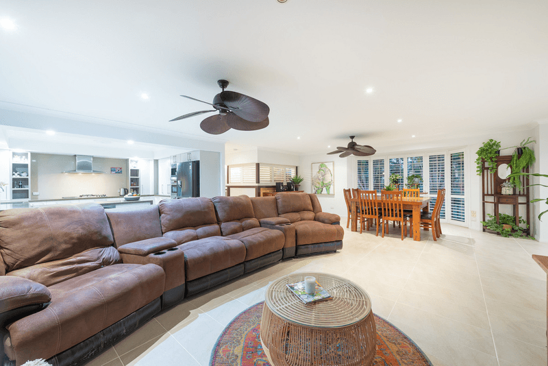 9 Mobbs Place, ORMEAU, QLD 4208