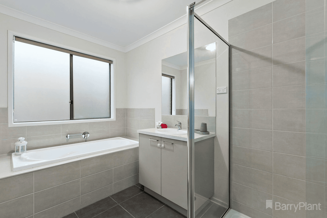 72 McEwan Drive, Cranbourne East, VIC 3977