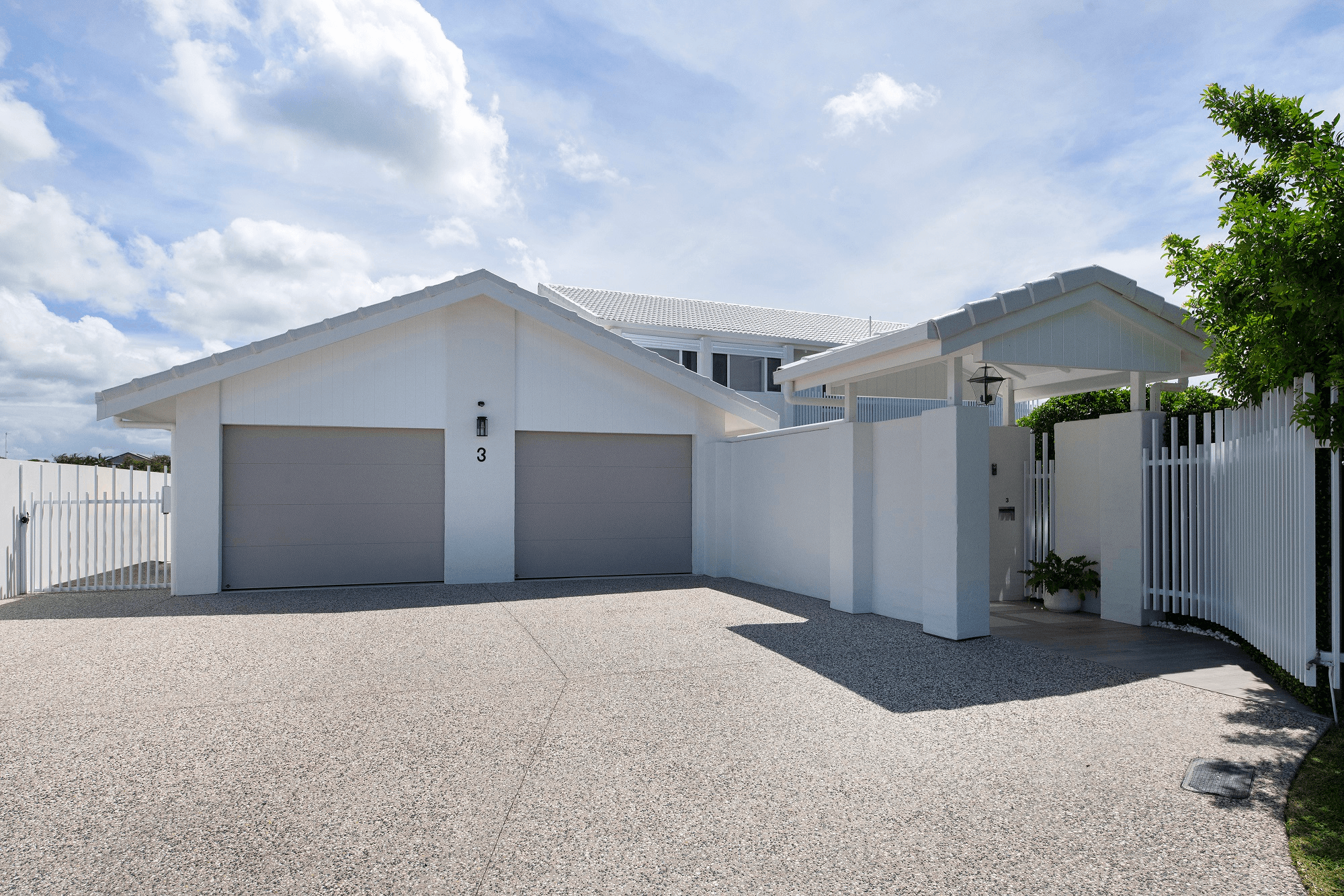 3 Canberra Court, MERMAID WATERS, QLD 4218