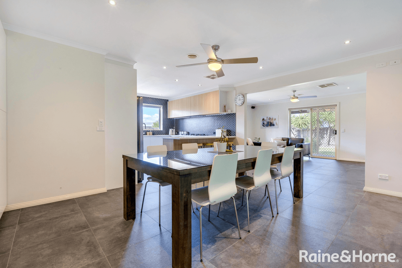 239 Mitchells Lane, SUNBURY, VIC 3429