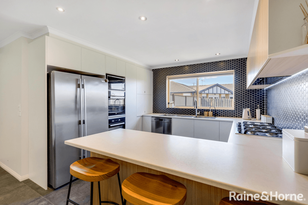 239 Mitchells Lane, SUNBURY, VIC 3429