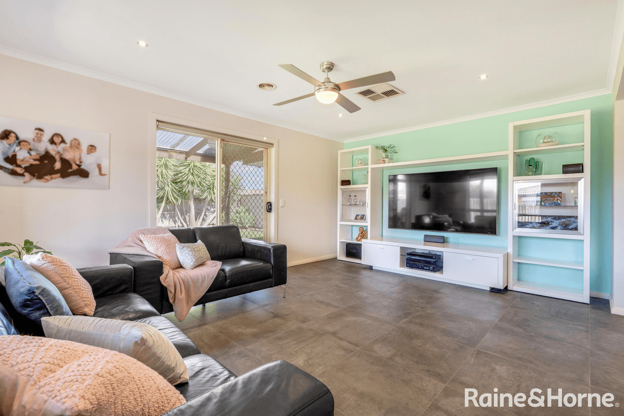 239 Mitchells Lane, SUNBURY, VIC 3429