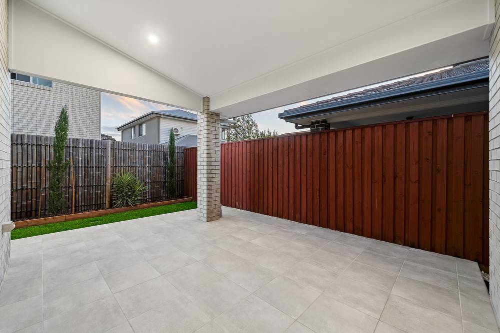 8 Kite Close, Pallara, QLD 4110