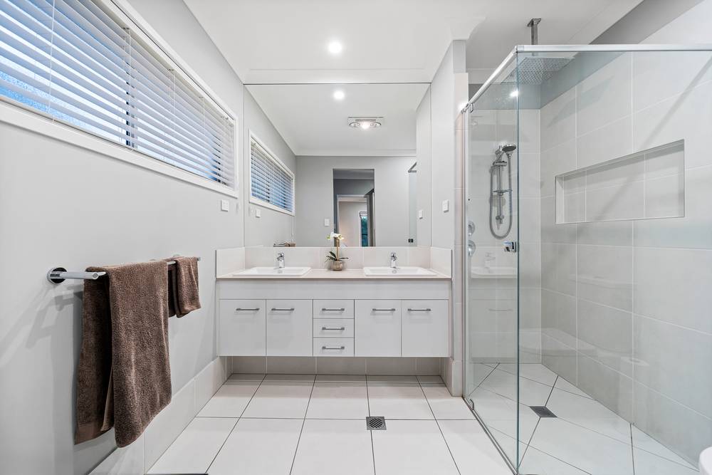 8 Kite Close, Pallara, QLD 4110
