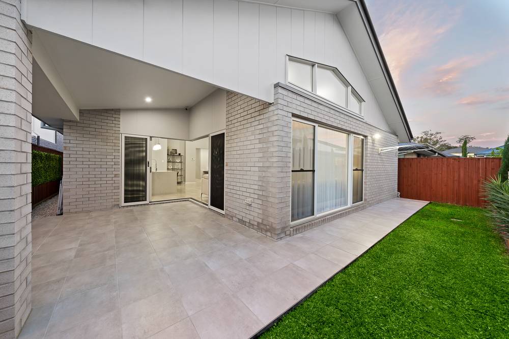 8 Kite Close, Pallara, QLD 4110