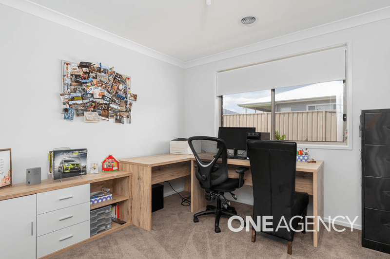 33 PARADISE DRIVE, GOBBAGOMBALIN, NSW 2650