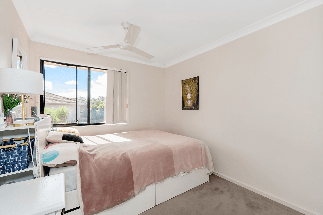 402/2 Gentian Drive, ARUNDEL, QLD 4214