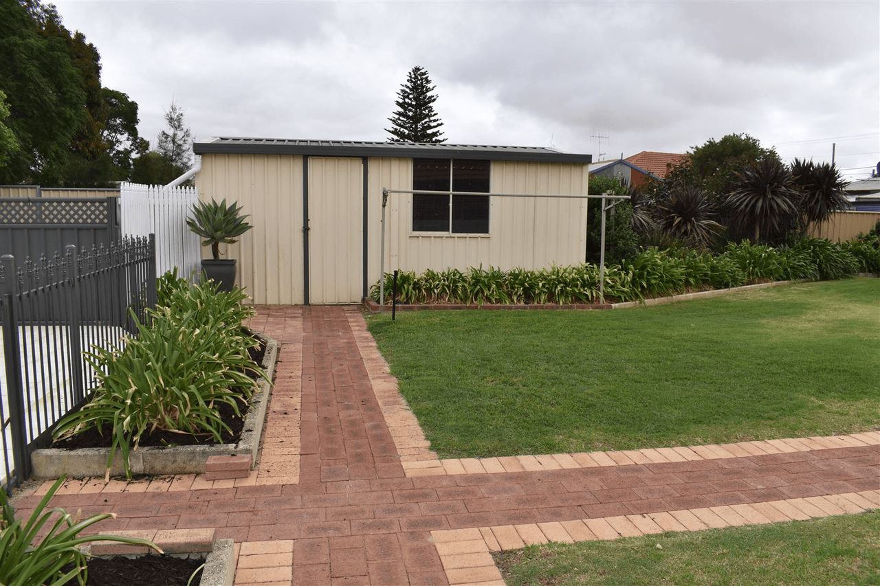 37 Carew Street, Katanning, WA 6317