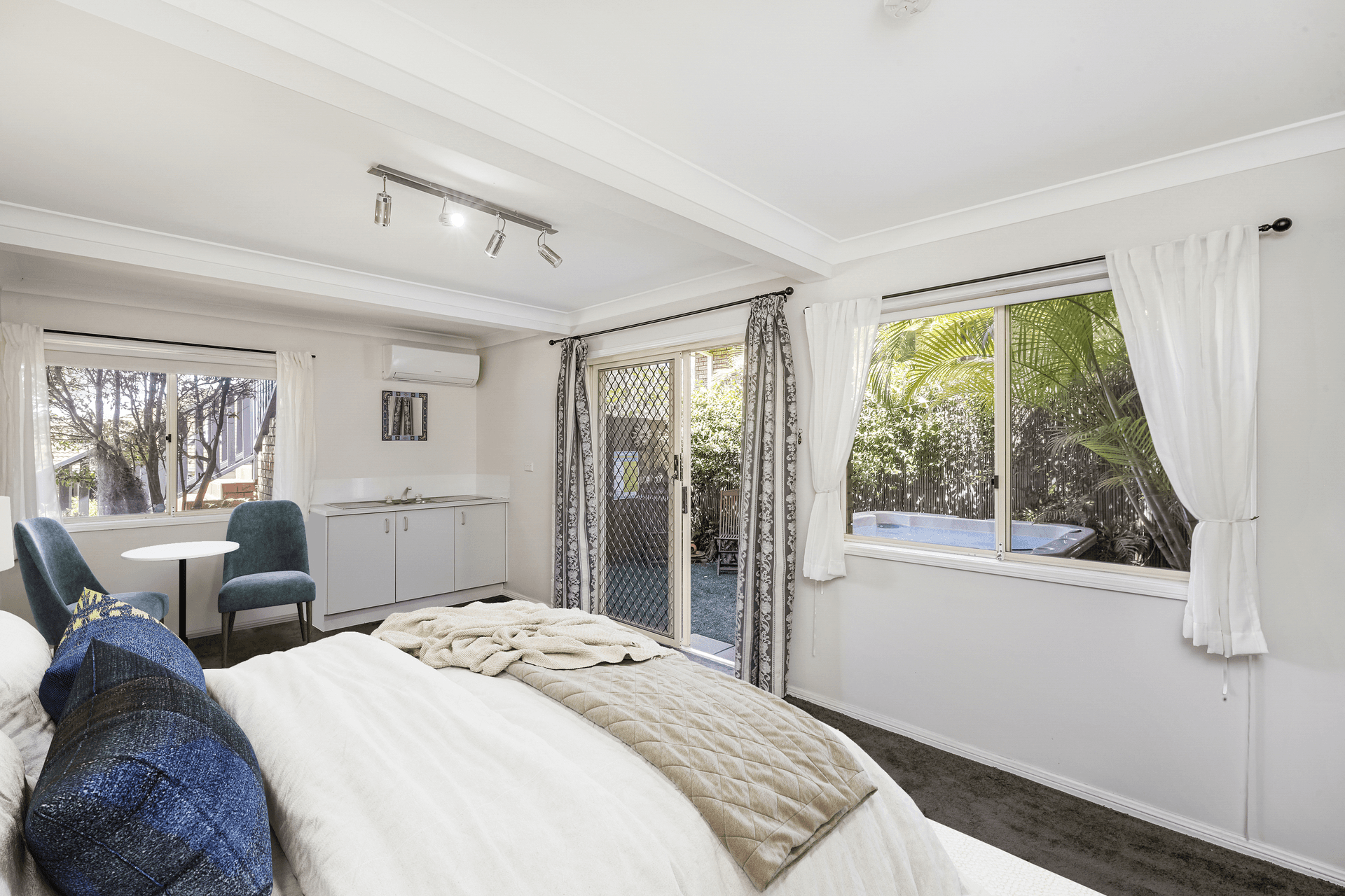 1/1 Thistle Glen Close, Green Point, NSW 2251