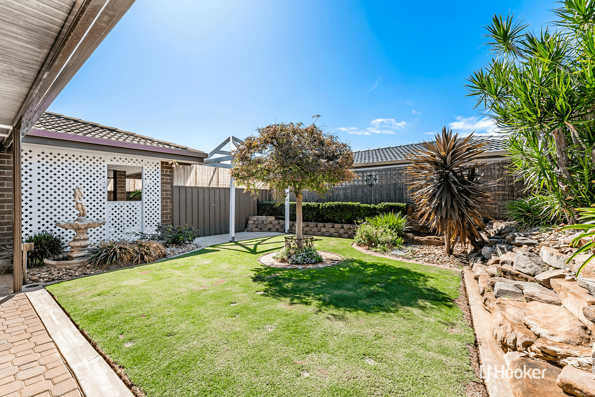 11 Megunya Crescent, CRAIGMORE, SA 5114