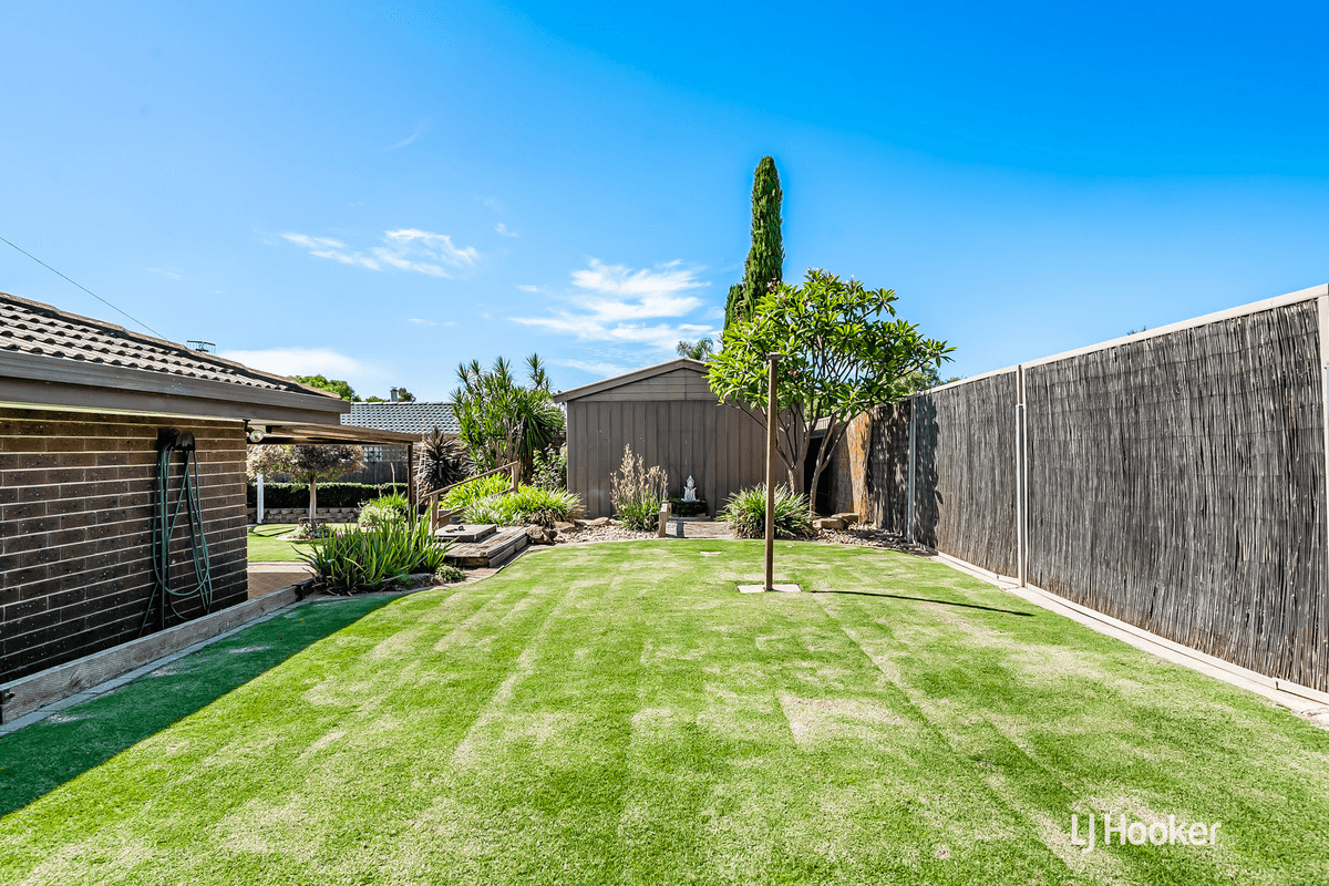 11 Megunya Crescent, CRAIGMORE, SA 5114