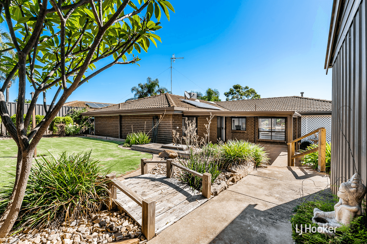 11 Megunya Crescent, CRAIGMORE, SA 5114