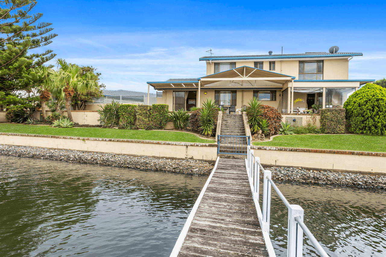 26 Maureen Court, BROADBEACH WATERS, QLD 4218