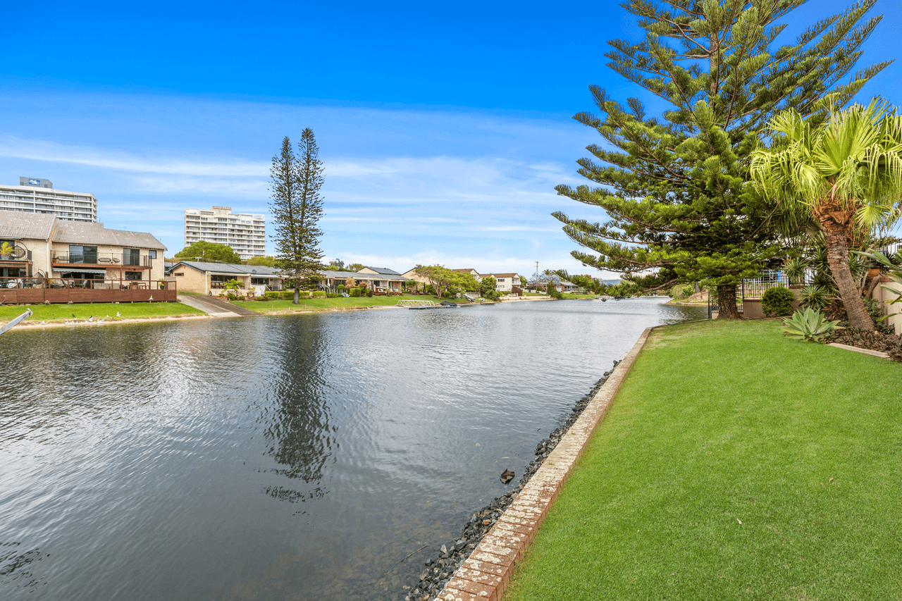 26 Maureen Court, BROADBEACH WATERS, QLD 4218