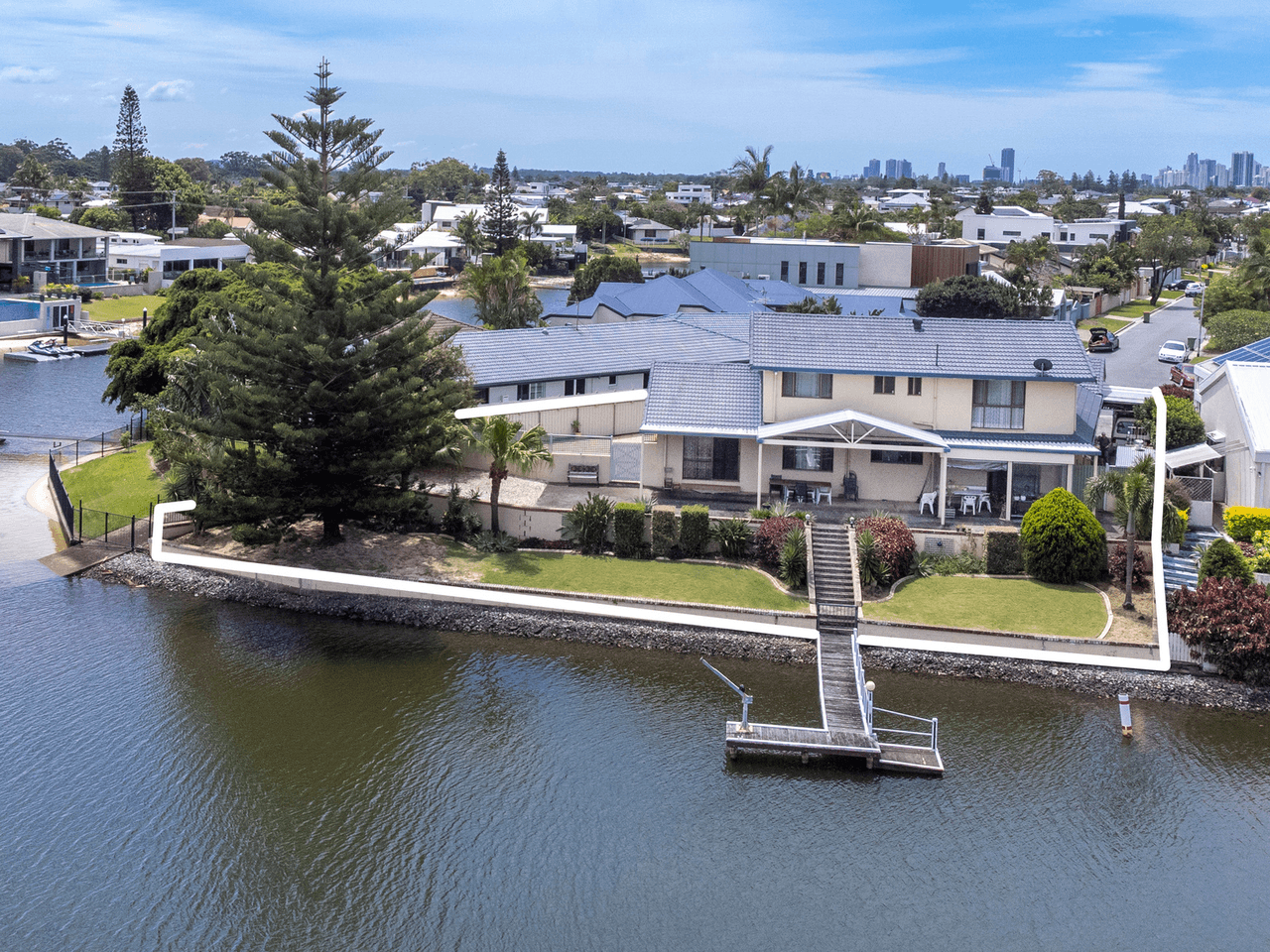 26 Maureen Court, BROADBEACH WATERS, QLD 4218