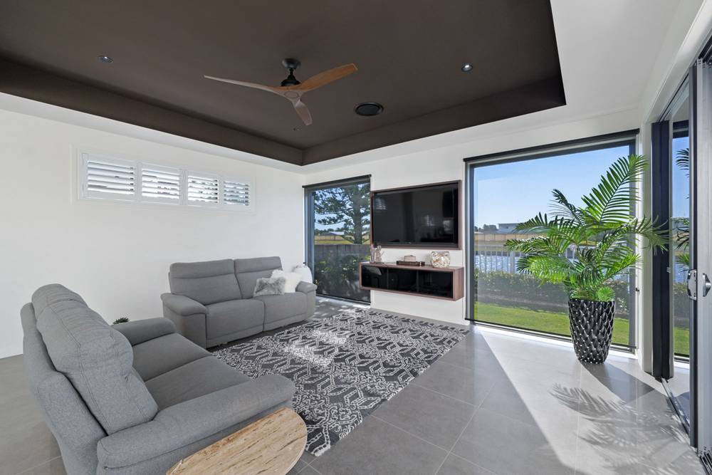 10 Arlington Drive, PELICAN WATERS, QLD 4551