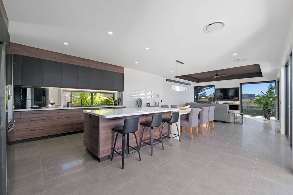 10 Arlington Drive, PELICAN WATERS, QLD 4551