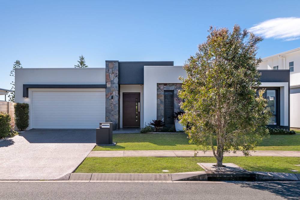 10 Arlington Drive, PELICAN WATERS, QLD 4551