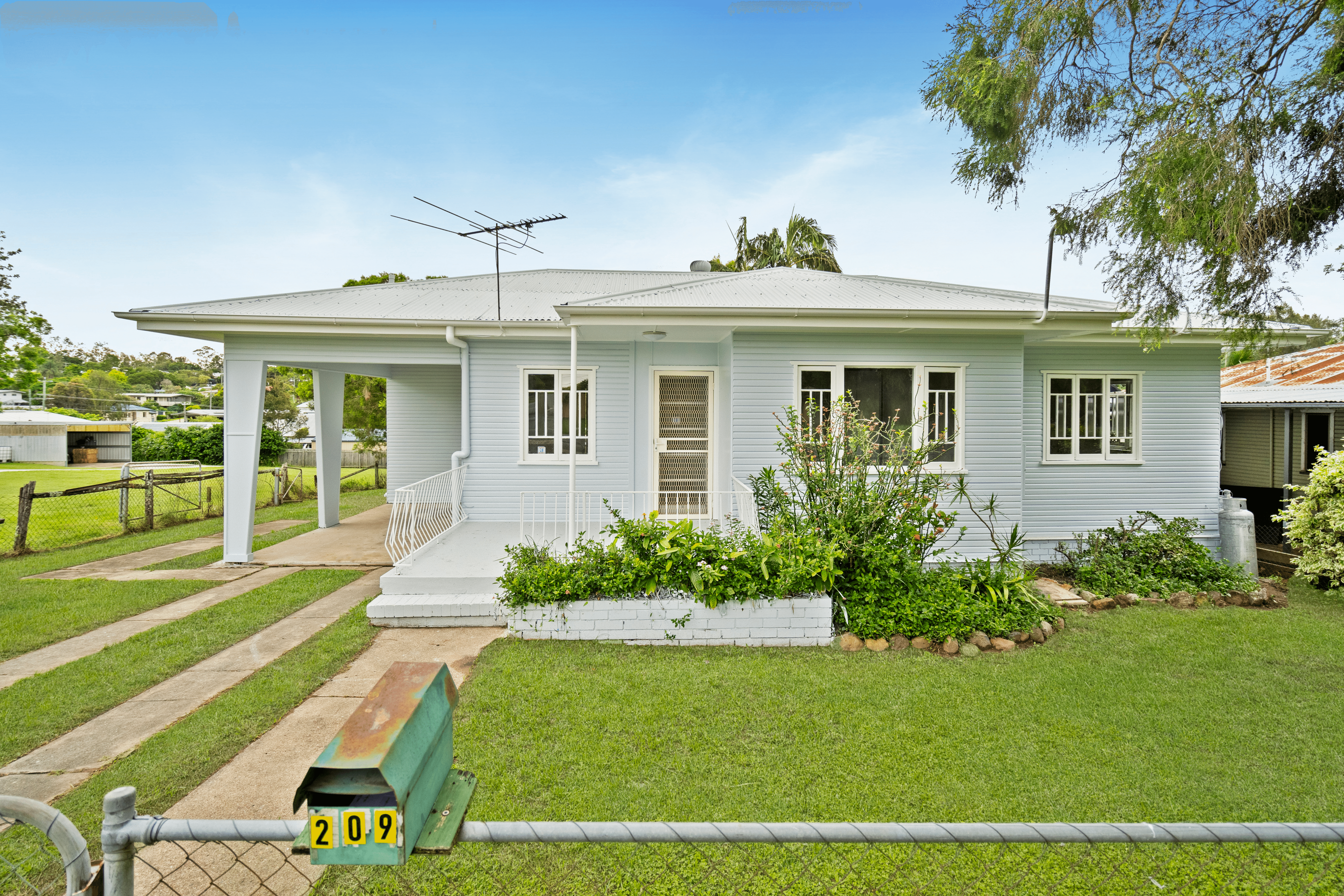 209 Warwick Road, CHURCHILL, QLD 4305