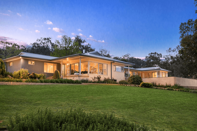 677 Lyne Street, Lavington, NSW 2641