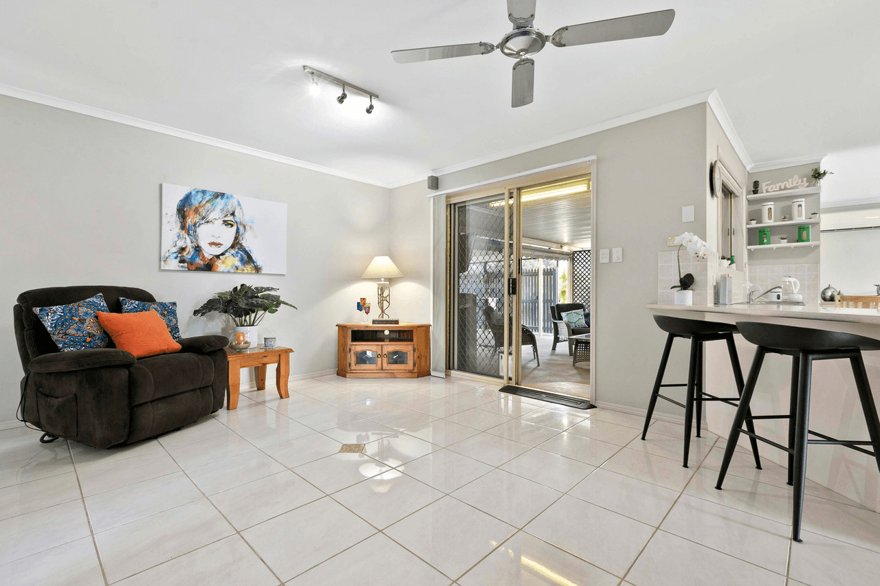 3 Magpie Court, ELI WATERS, QLD 4655