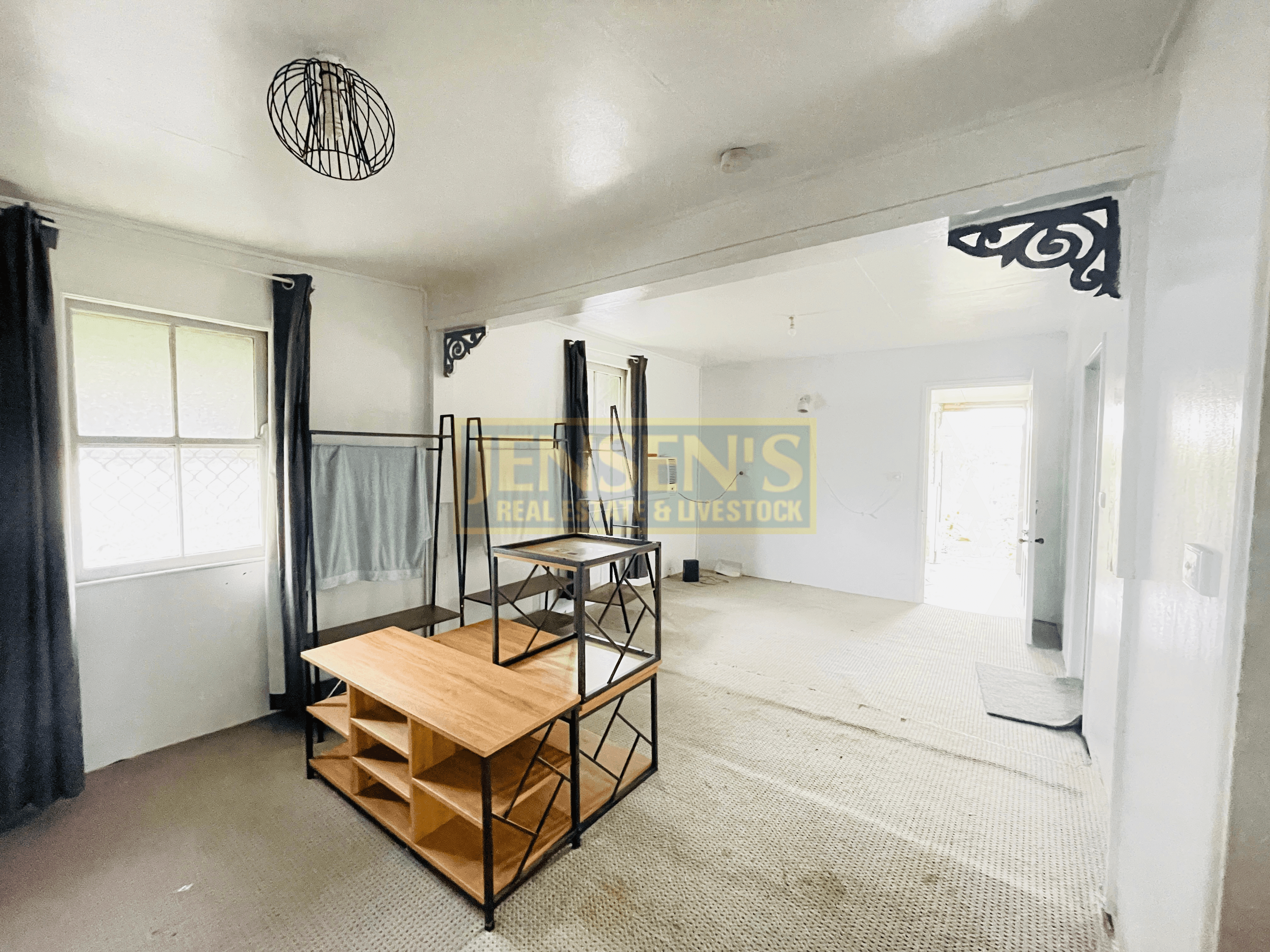 17 Racecourse Road, RICHMOND HILL, QLD 4820