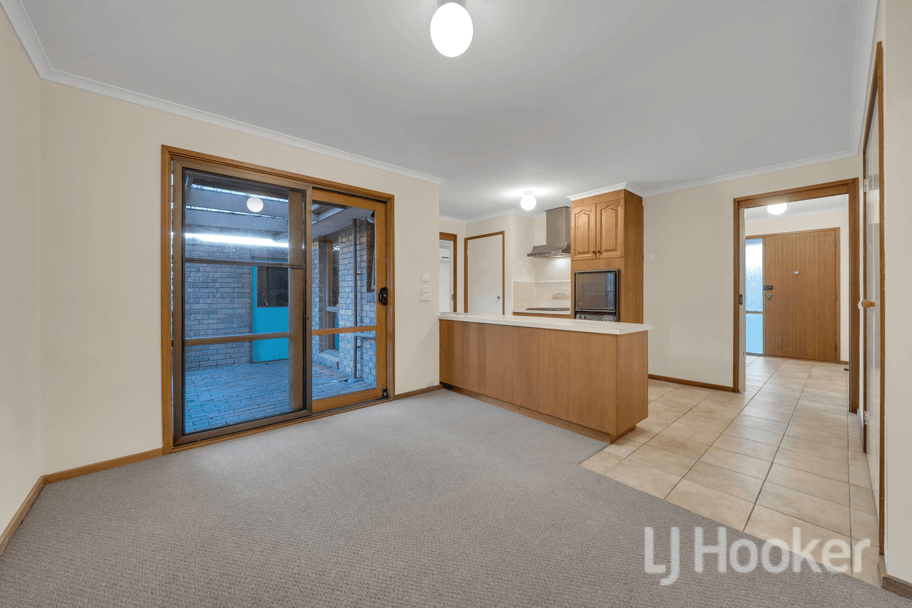 2/4 King David Court, HAMPTON PARK, VIC 3976