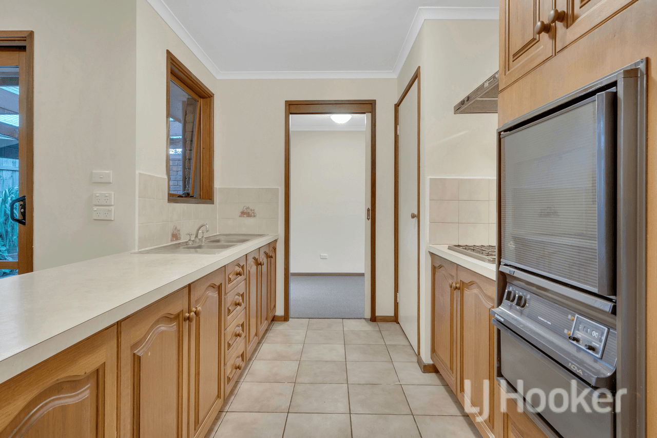 2/4 King David Court, HAMPTON PARK, VIC 3976