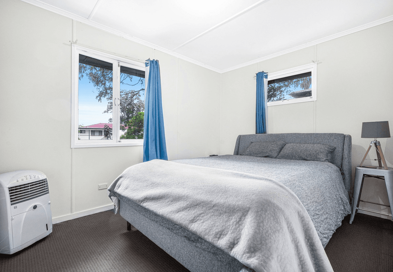 21 Hellyer Street, WYNNUM WEST, QLD 4178