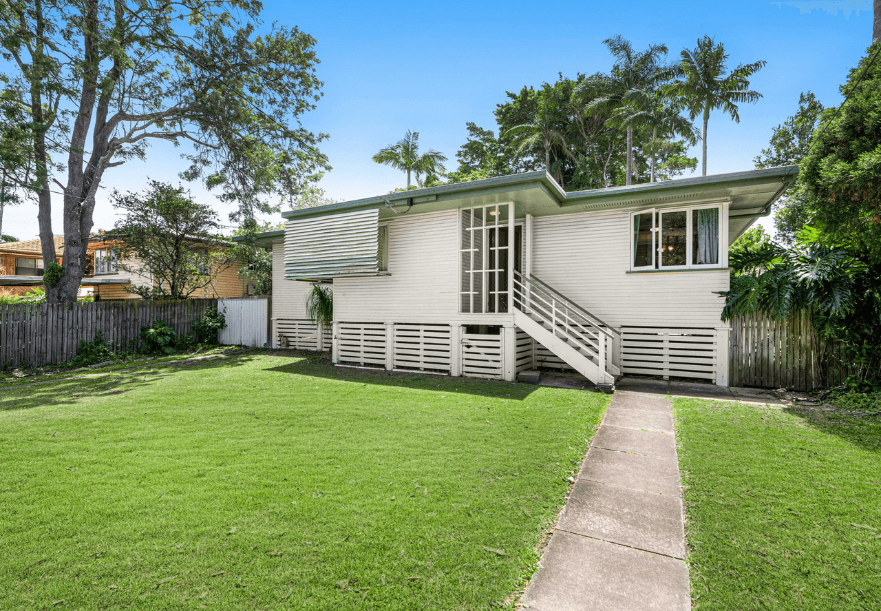 21 Hellyer Street, WYNNUM WEST, QLD 4178