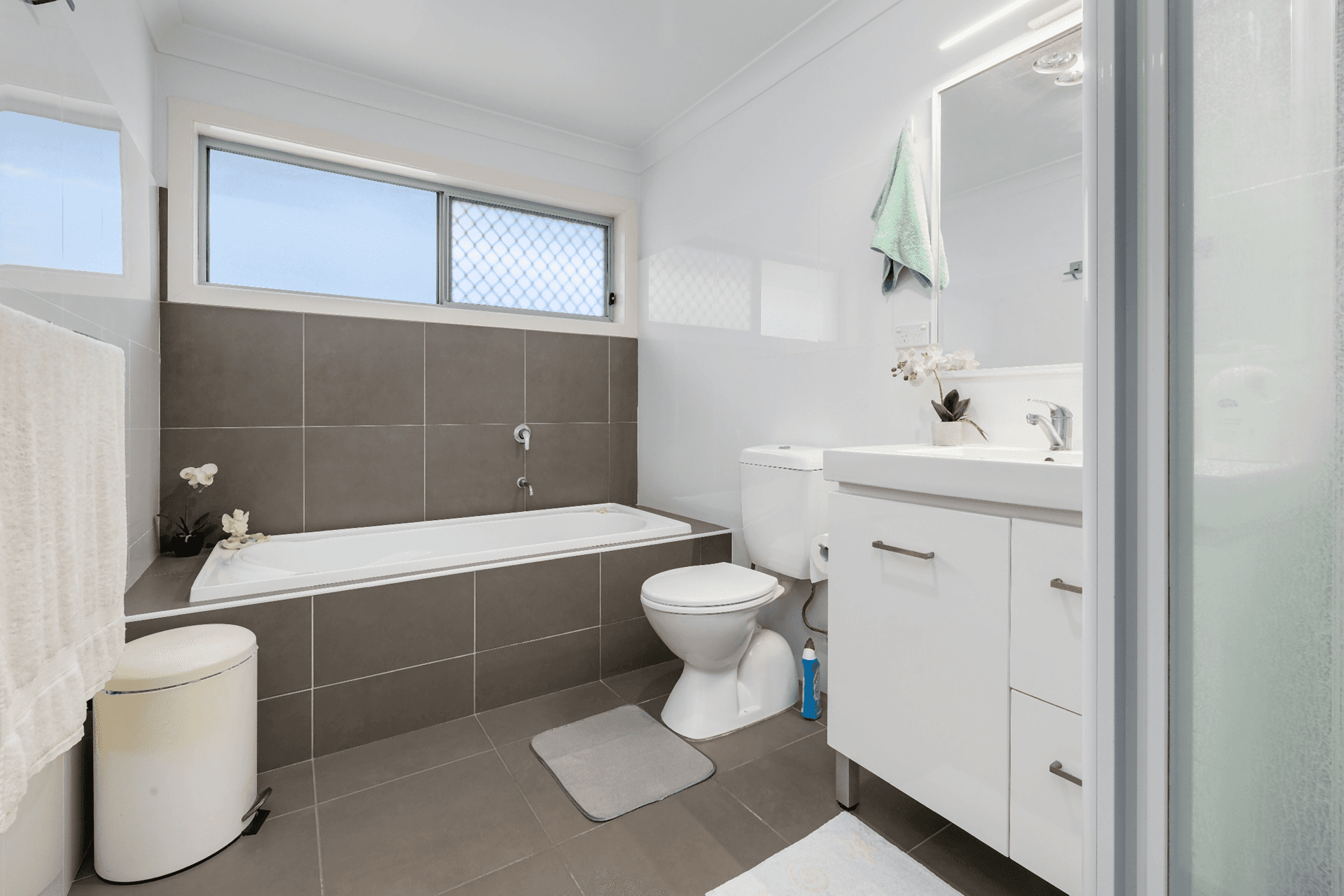 16 Prior Circuit, West Kempsey, NSW 2440