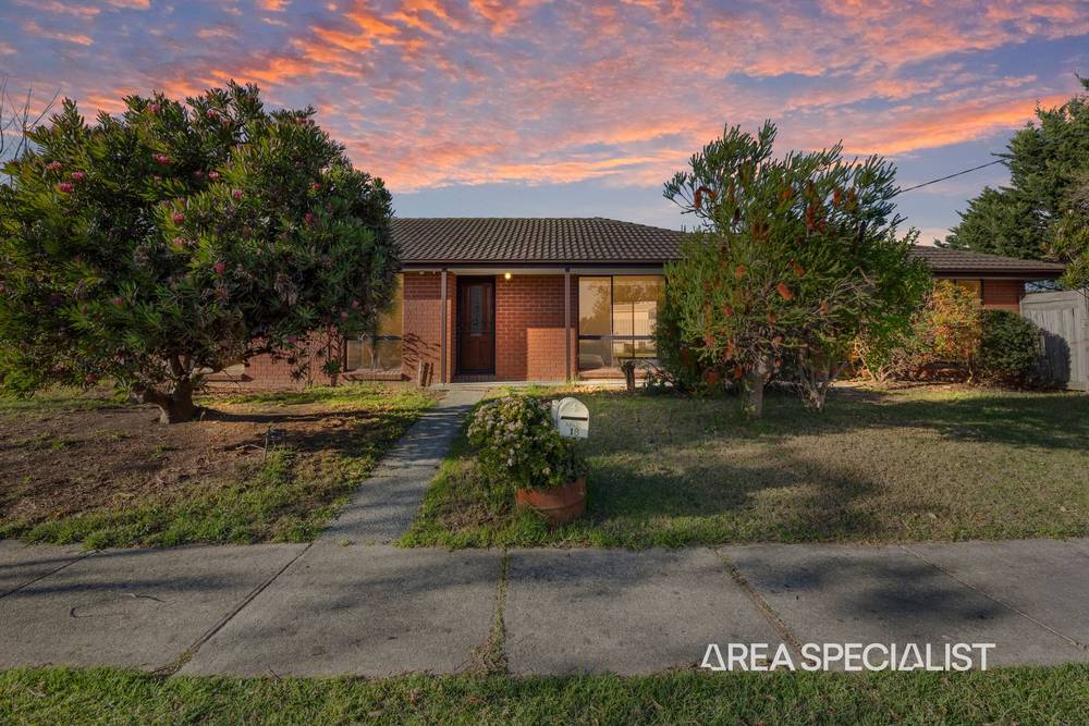 18 Simon Drive, Pakenham, VIC 3810