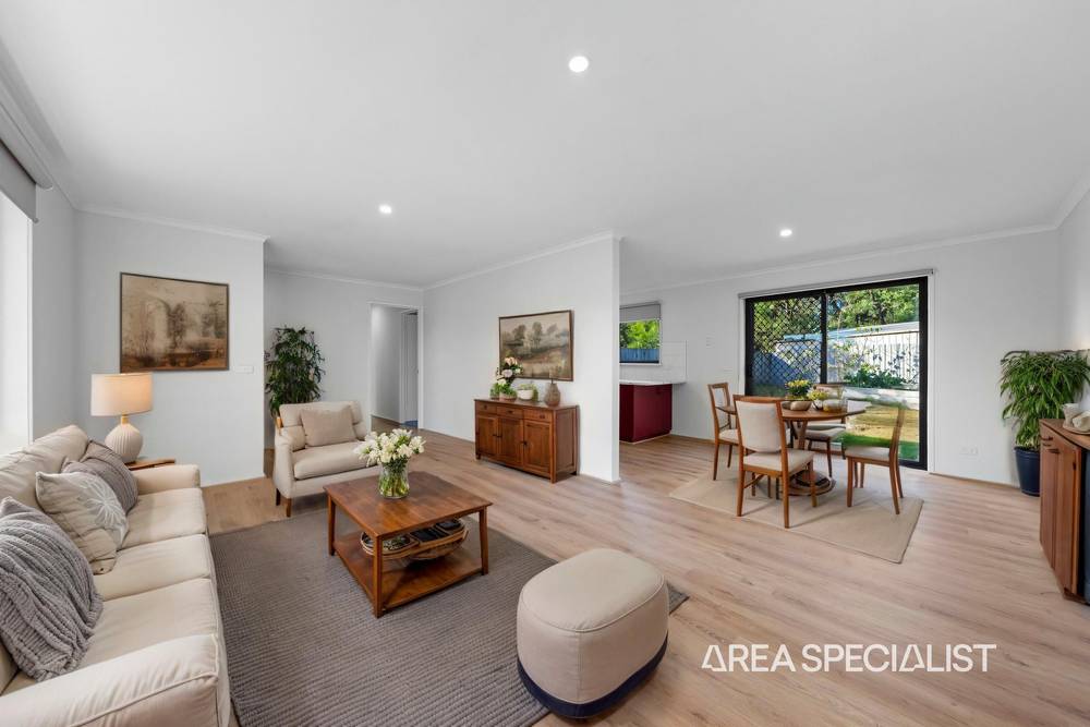 18 Simon Drive, Pakenham, VIC 3810