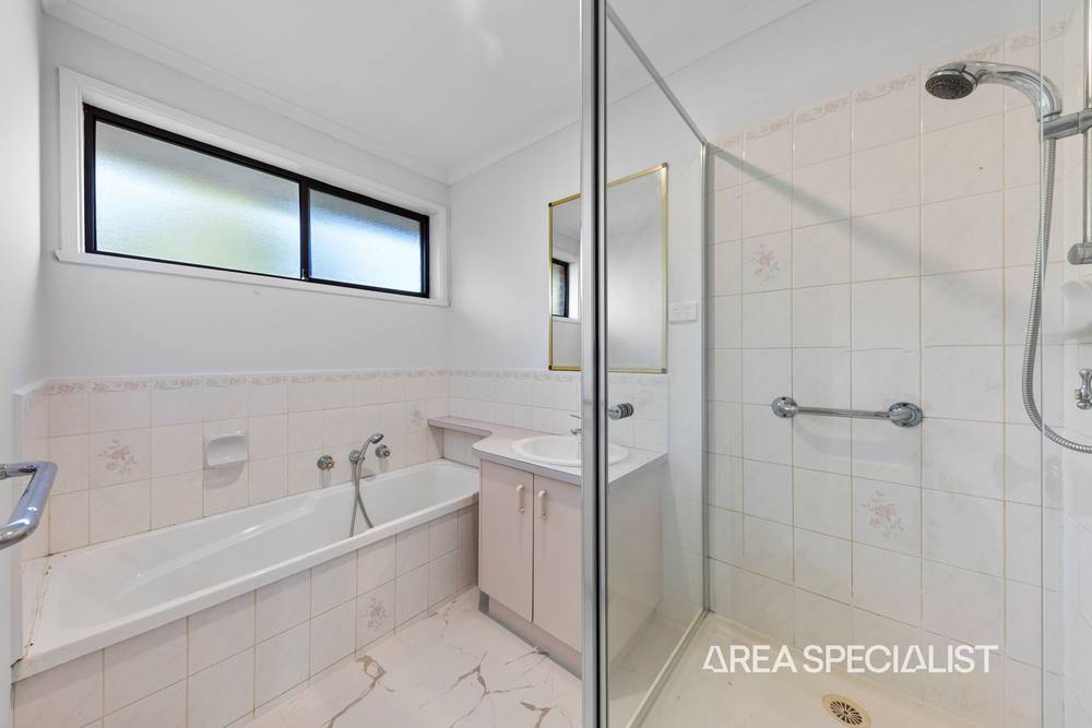 18 Simon Drive, Pakenham, VIC 3810