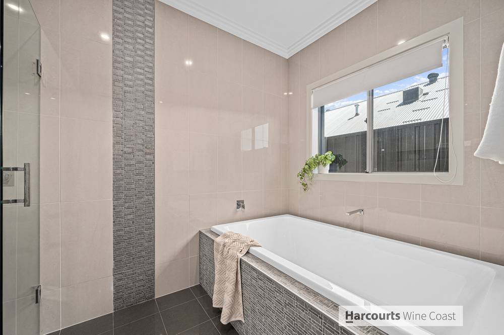 4 Duncanson Avenue, SELLICKS BEACH, SA 5174