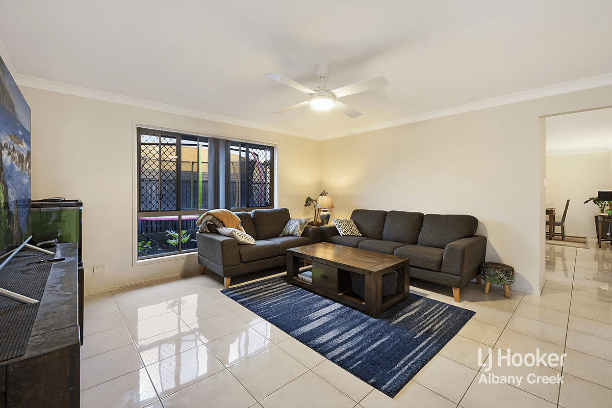 1 Bend Court, EATONS HILL, QLD 4037