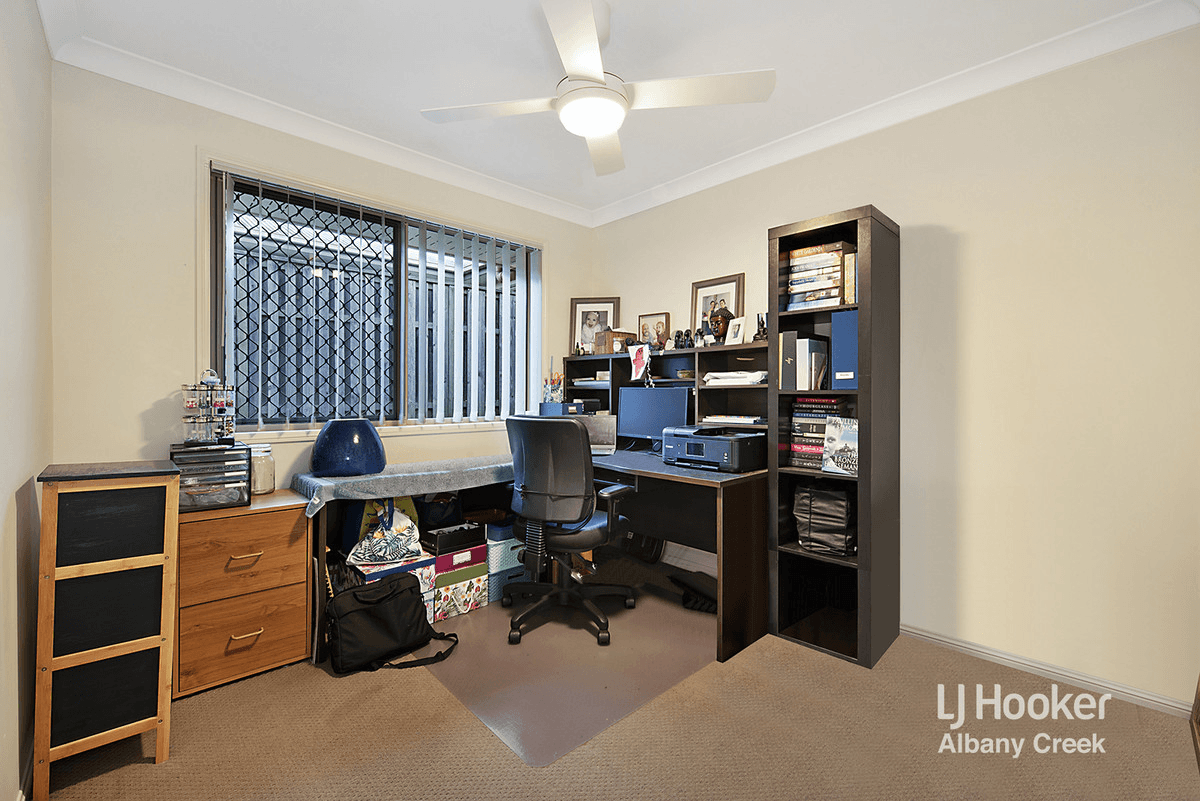 1 Bend Court, EATONS HILL, QLD 4037