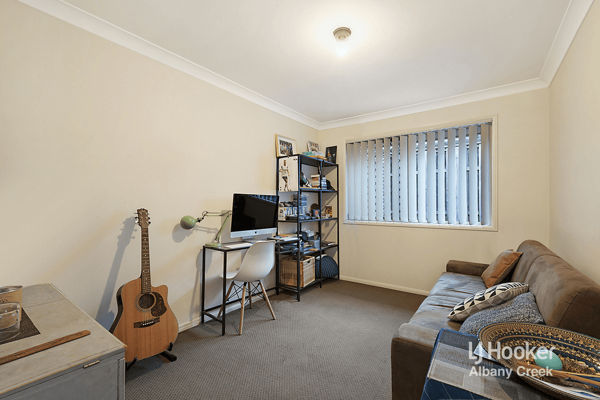 1 Bend Court, EATONS HILL, QLD 4037