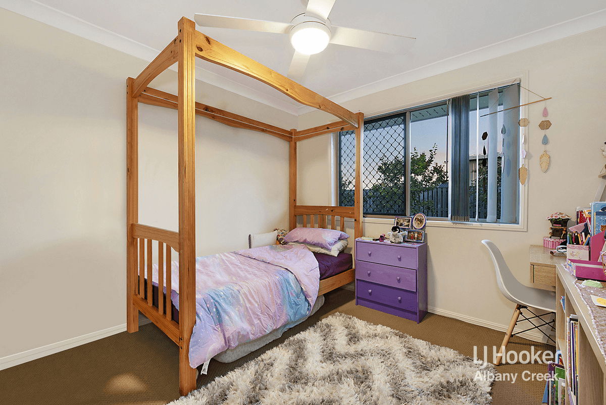 1 Bend Court, EATONS HILL, QLD 4037