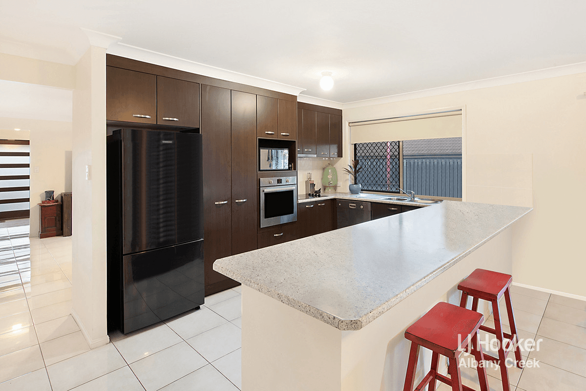 1 Bend Court, EATONS HILL, QLD 4037