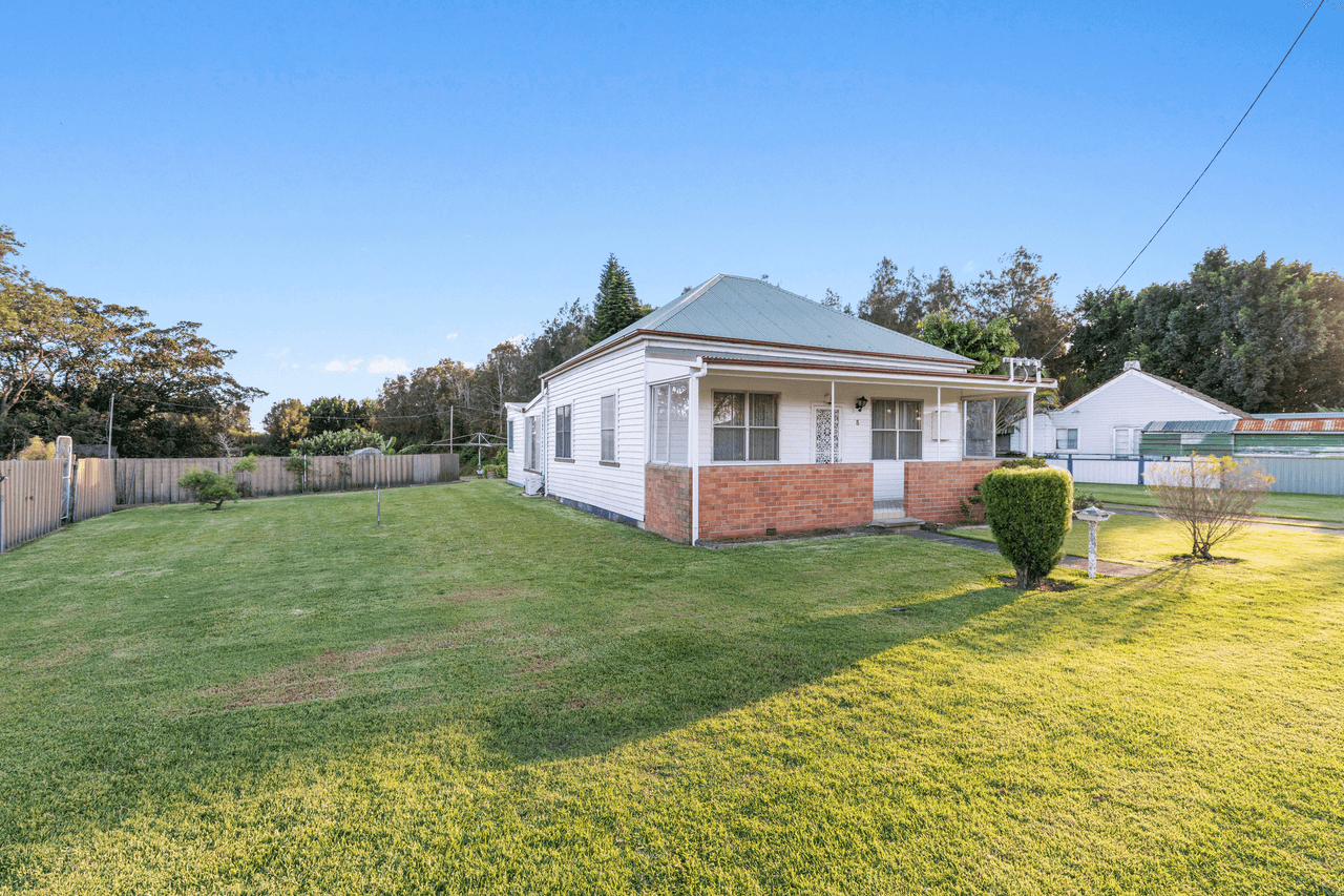 8 Anderson Drive, TARRO, NSW 2322